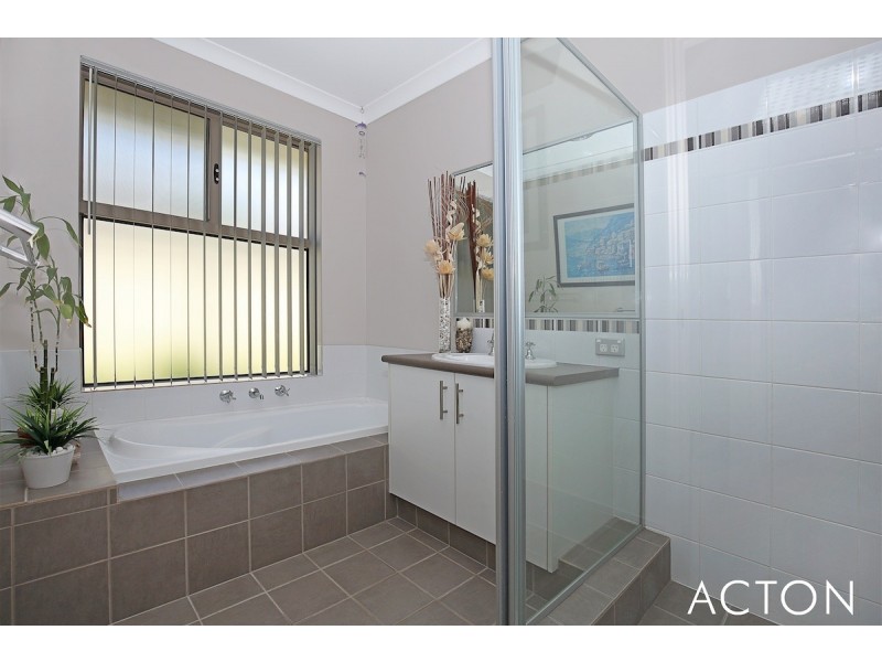 10 Dotterel Drive, Dudley Park WA 6210