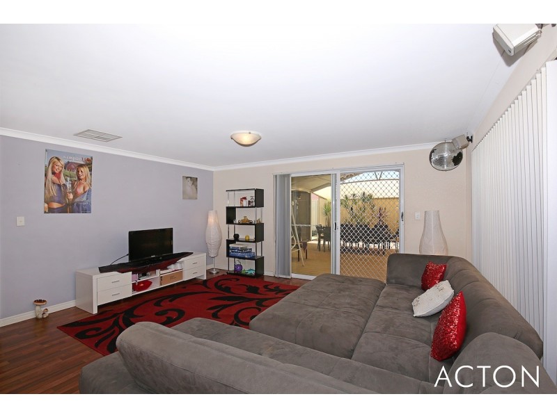 4 Dyer Lane, Lakelands WA 6180