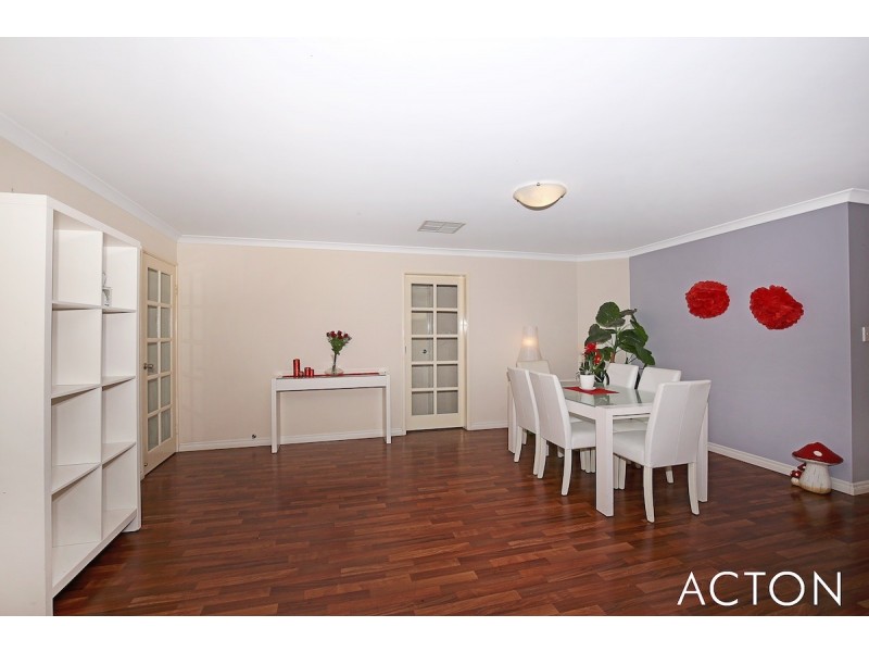 4 Dyer Lane, Lakelands WA 6180