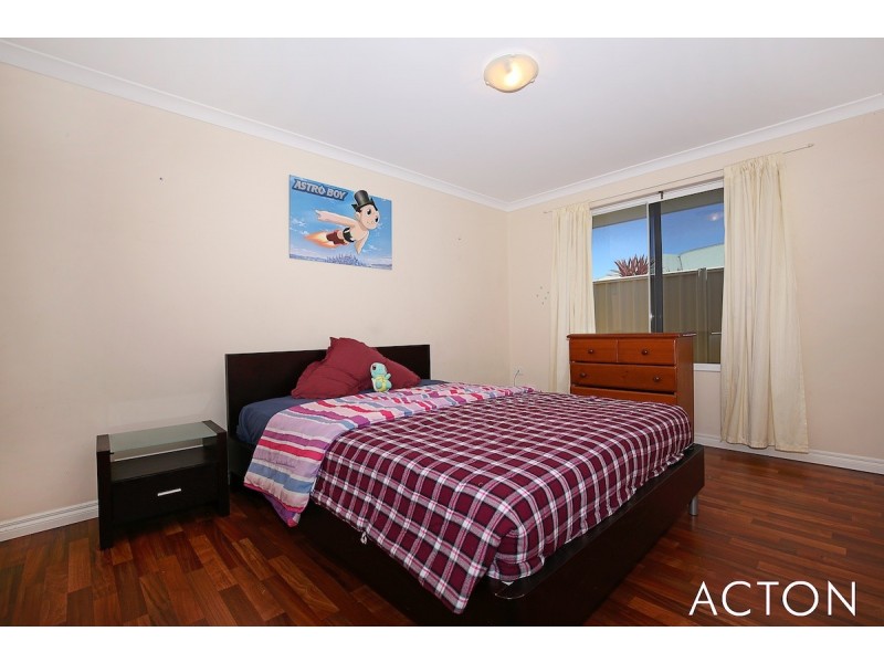 4 Dyer Lane, Lakelands WA 6180