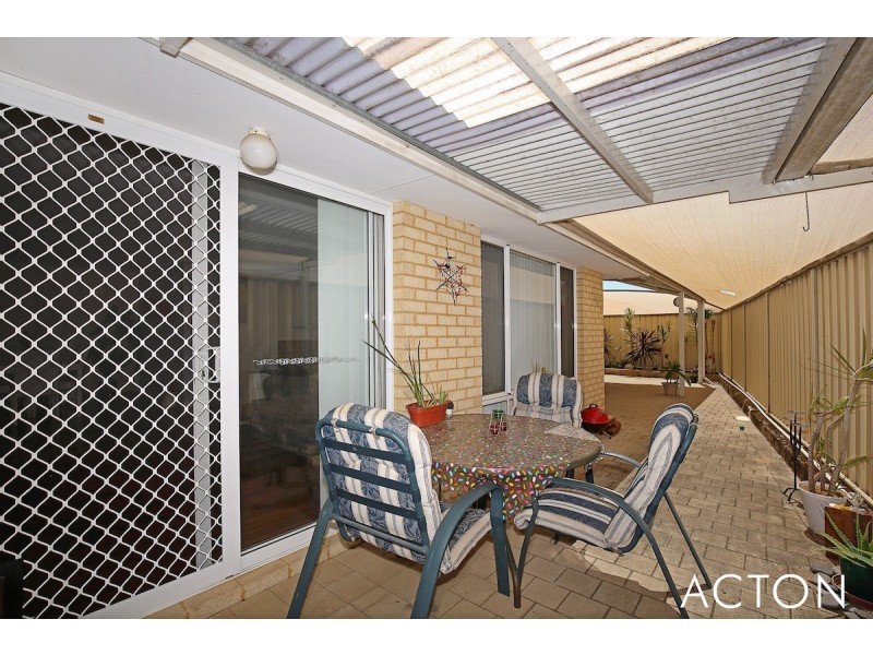 4 Dyer Lane, Lakelands WA 6180