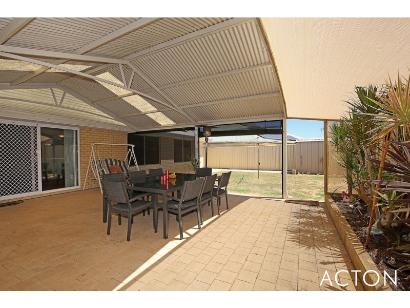 4 Dyer Lane, Lakelands WA 6180