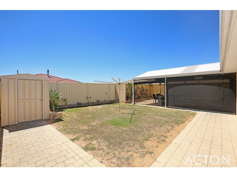 4 Dyer Lane, Lakelands WA 6180