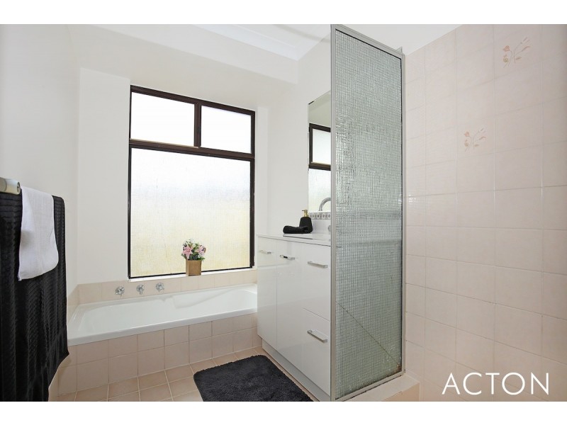 6A Valentino Close, Greenfields WA 6210