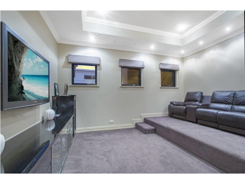 8 Torwood Edge, Halls Head WA 6210