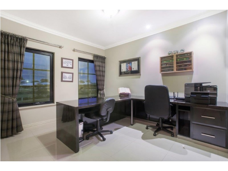 8 Torwood Edge, Halls Head WA 6210