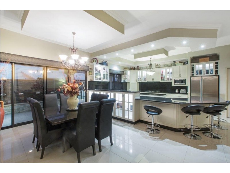 8 Torwood Edge, Halls Head WA 6210