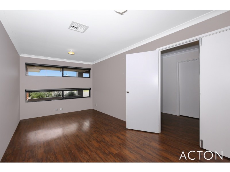 10 Marsdenia Road, Halls Head WA 6210