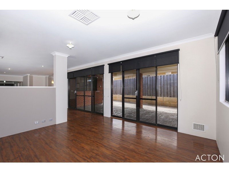 10 Marsdenia Road, Halls Head WA 6210