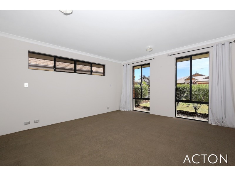 10 Marsdenia Road, Halls Head WA 6210