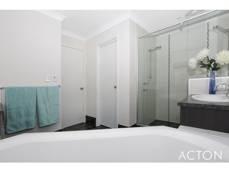 10 Marsdenia Road, Halls Head WA 6210