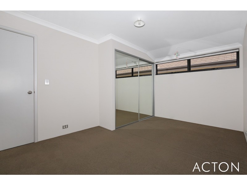 10 Marsdenia Road, Halls Head WA 6210