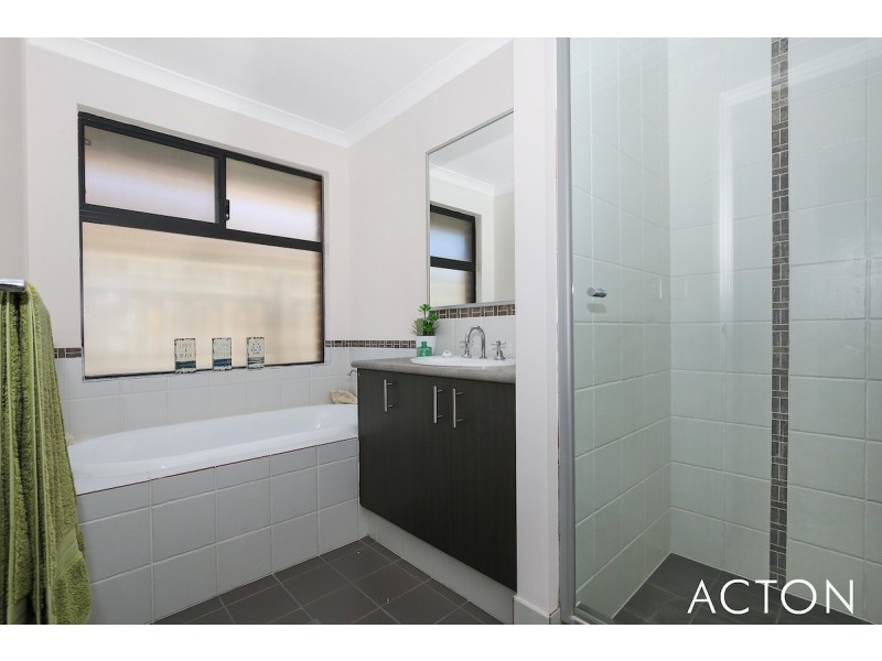 10 Marsdenia Road, Halls Head WA 6210