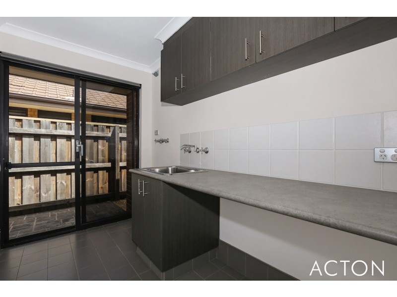 10 Marsdenia Road, Halls Head WA 6210