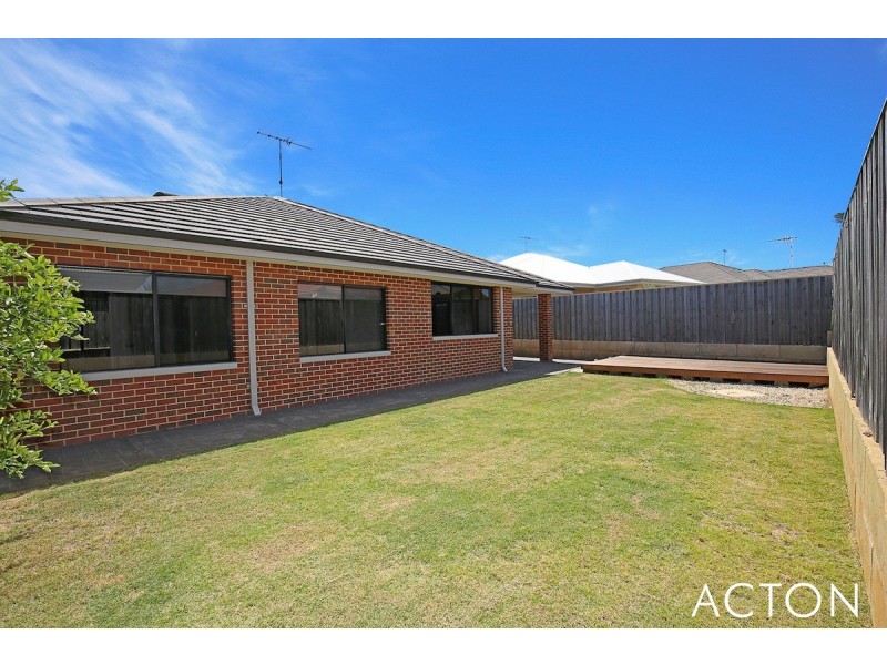 10 Marsdenia Road, Halls Head WA 6210