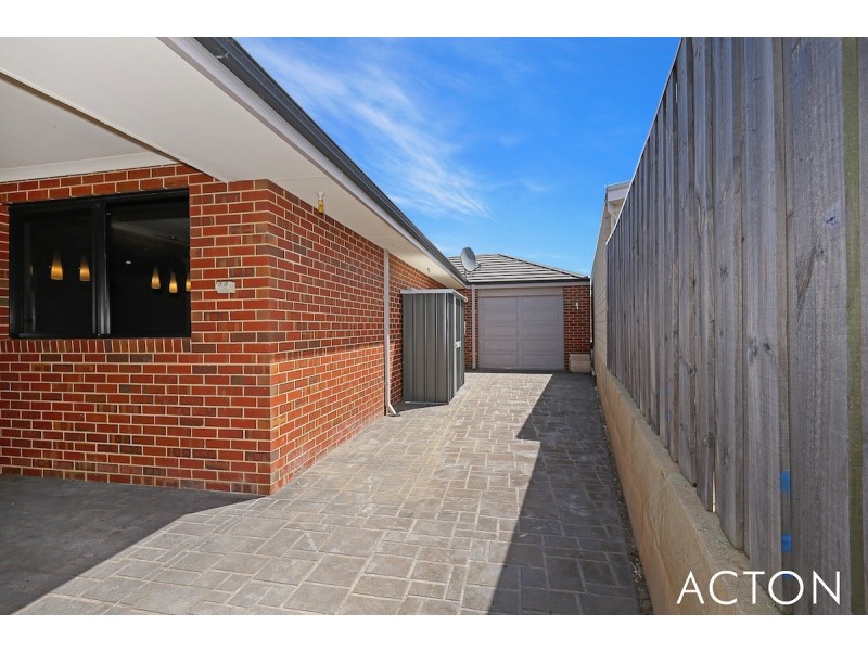 10 Marsdenia Road, Halls Head WA 6210