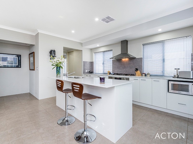 14 Headingley Link, Meadow Springs WA 6210