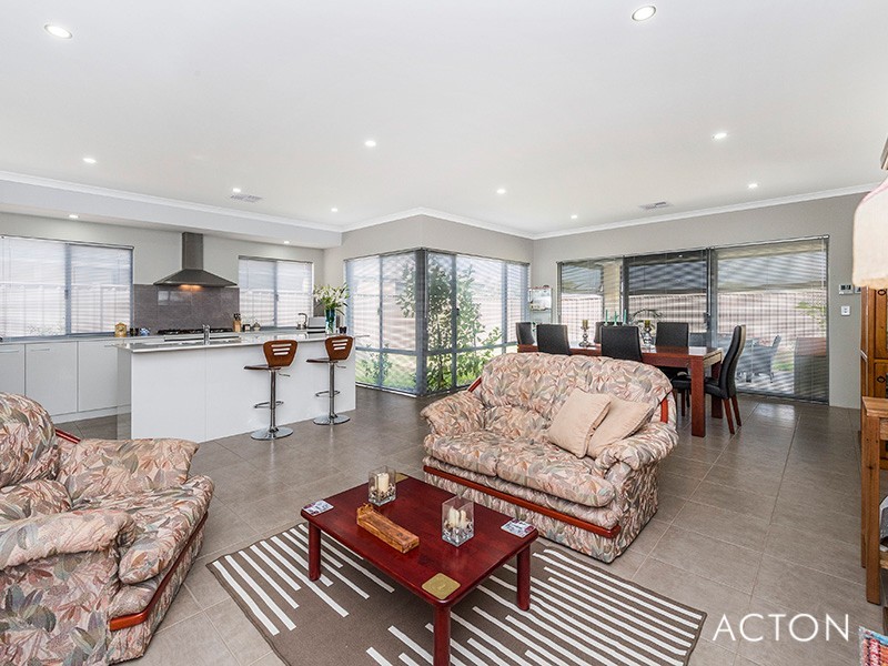 14 Headingley Link, Meadow Springs WA 6210