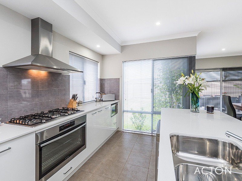 14 Headingley Link, Meadow Springs WA 6210