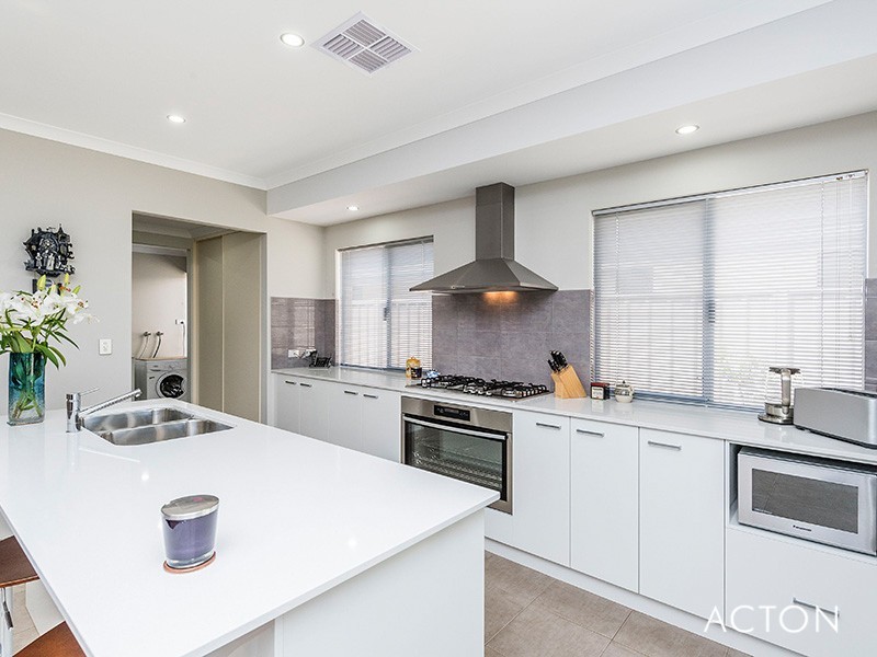 14 Headingley Link, Meadow Springs WA 6210