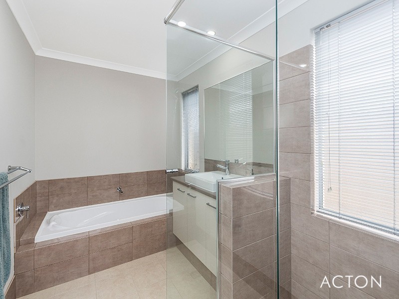 14 Headingley Link, Meadow Springs WA 6210