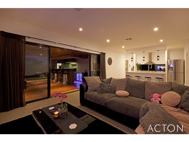 20 Bridgewater Boulevard, Erskine WA 6210