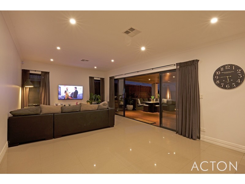 20 Bridgewater Boulevard, Erskine WA 6210