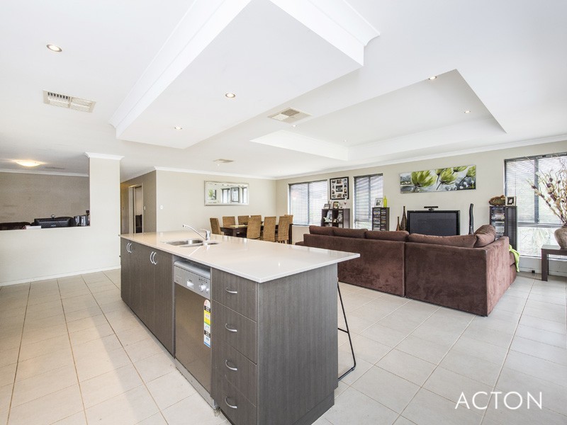 61 Karon Vista, Halls Head WA 6210