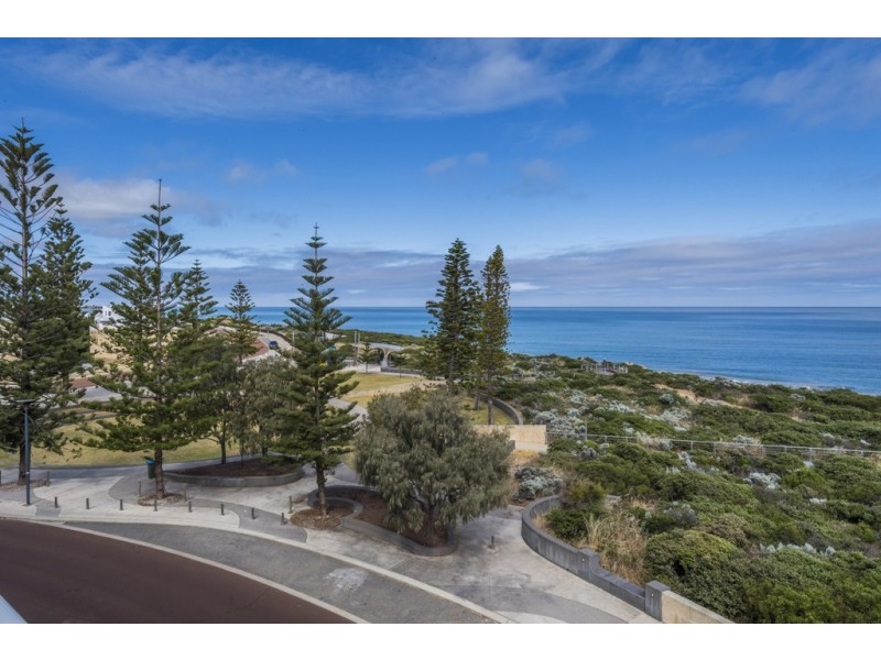 25/150 Boardwalk Boulevard, Halls Head WA 6210