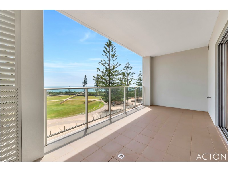 25/150 Boardwalk Boulevard, Halls Head WA 6210