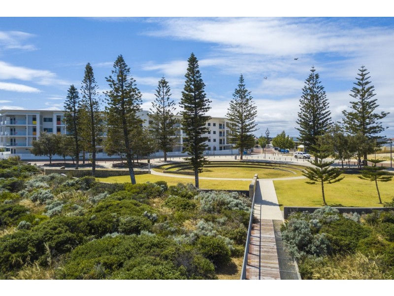 25/150 Boardwalk Boulevard, Halls Head WA 6210