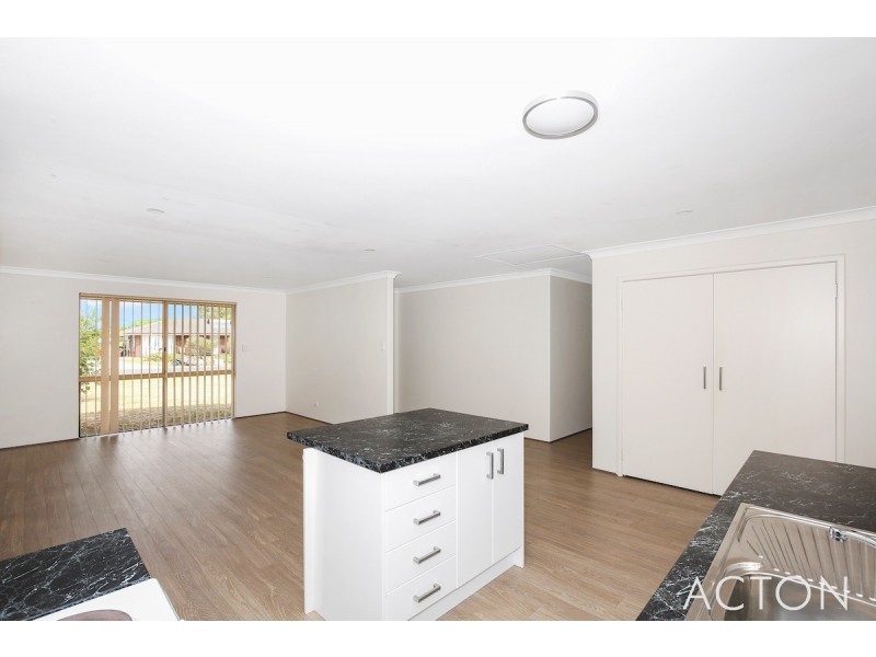 1 Scrivener Place, Halls Head WA 6210