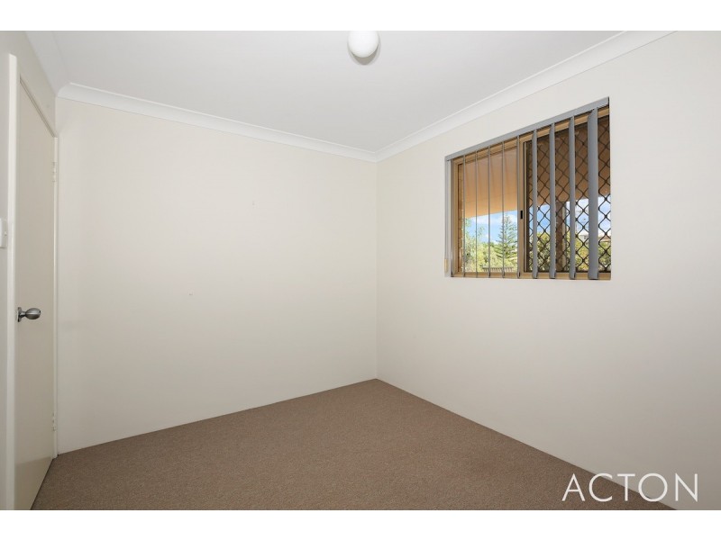 1 Scrivener Place, Halls Head WA 6210