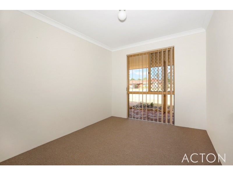 1 Scrivener Place, Halls Head WA 6210