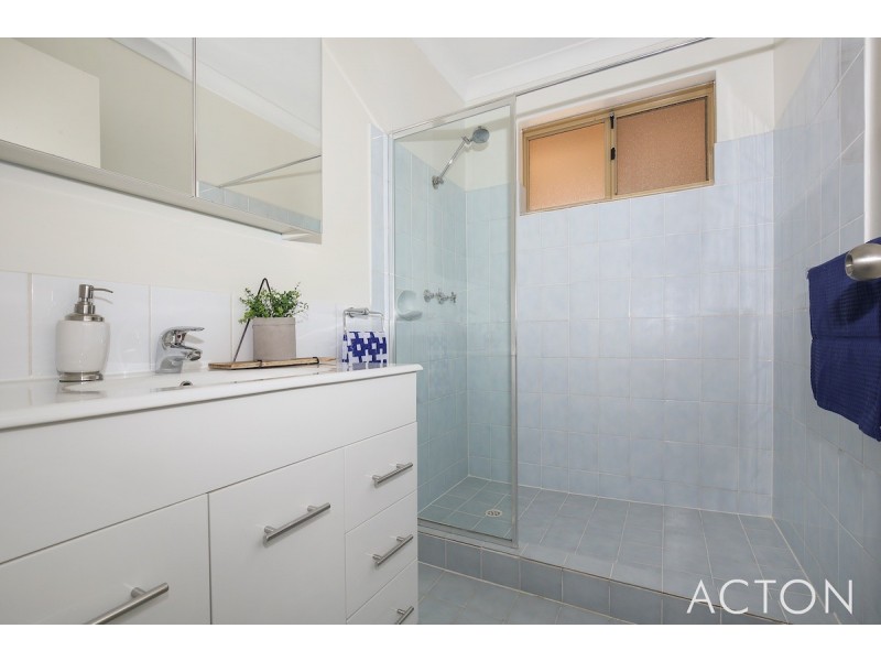 1 Scrivener Place, Halls Head WA 6210