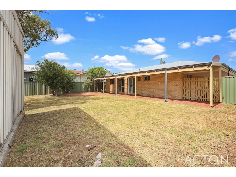 1 Scrivener Place, Halls Head WA 6210