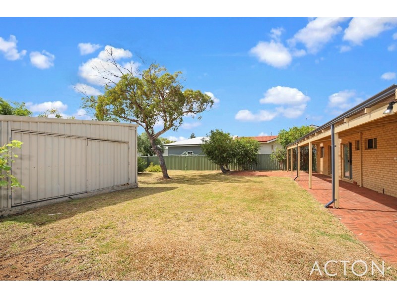 1 Scrivener Place, Halls Head WA 6210