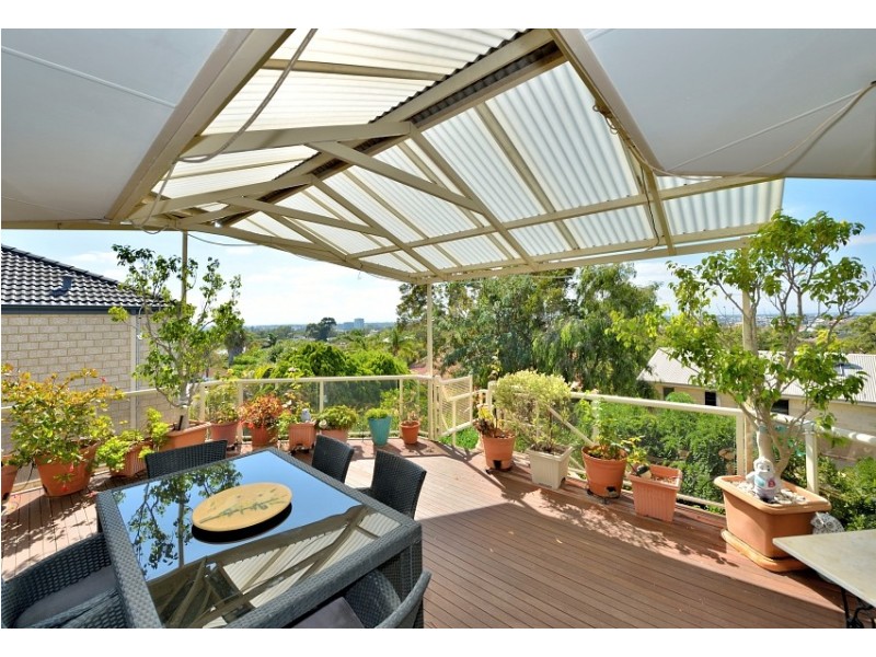 21 Armstrong Street, Halls Head WA 6210