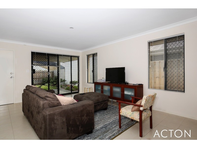 310 Peelwood Parade, Halls Head WA 6210