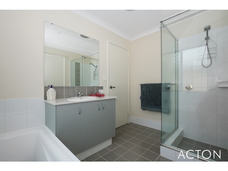 310 Peelwood Parade, Halls Head WA 6210