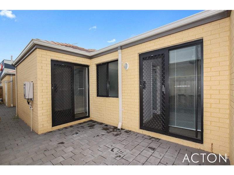 310 Peelwood Parade, Halls Head WA 6210