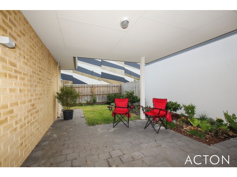 310 Peelwood Parade, Halls Head WA 6210