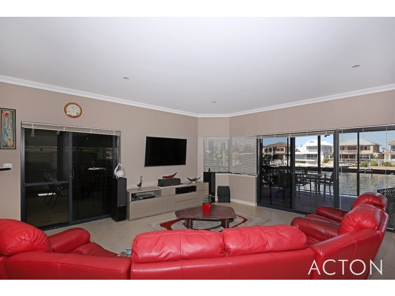 26 Finistere Island Retreat, Halls Head WA 6210