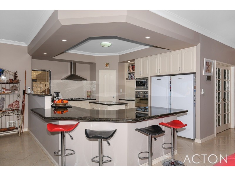 26 Finistere Island Retreat, Halls Head WA 6210