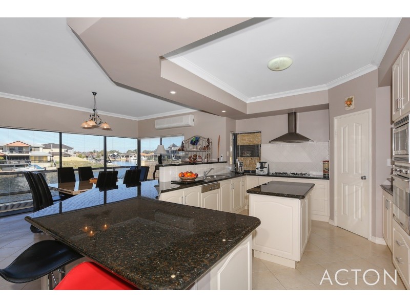 26 Finistere Island Retreat, Halls Head WA 6210