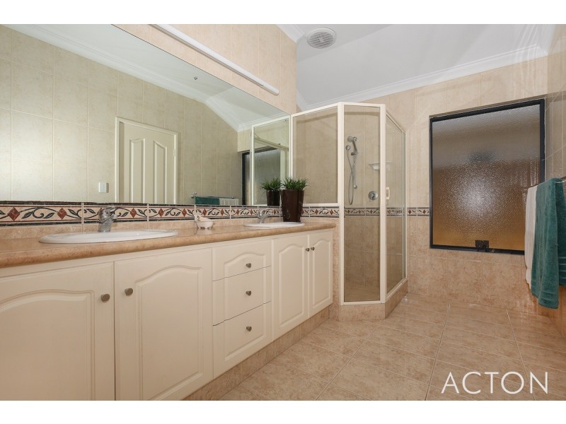 26 Finistere Island Retreat, Halls Head WA 6210