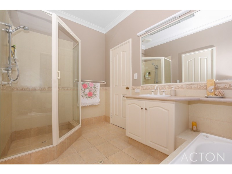 26 Finistere Island Retreat, Halls Head WA 6210