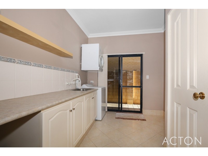 26 Finistere Island Retreat, Halls Head WA 6210