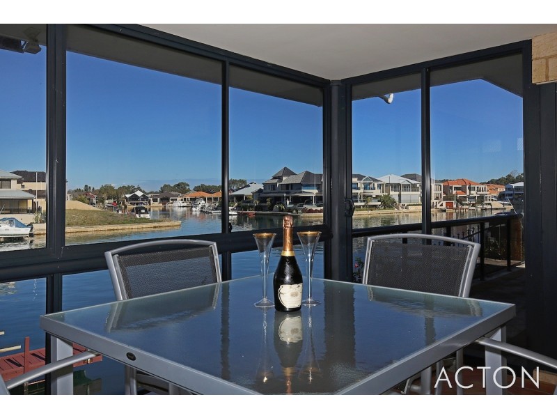 26 Finistere Island Retreat, Halls Head WA 6210