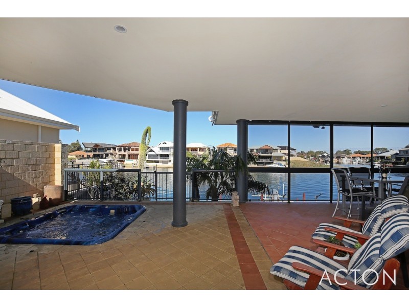 26 Finistere Island Retreat, Halls Head WA 6210